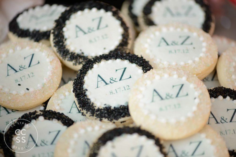 monogrammed wedding cookies