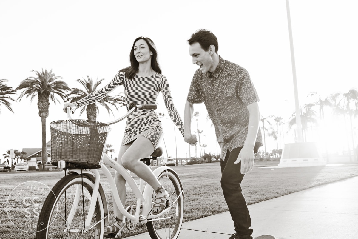 engagement pictures with bicycles