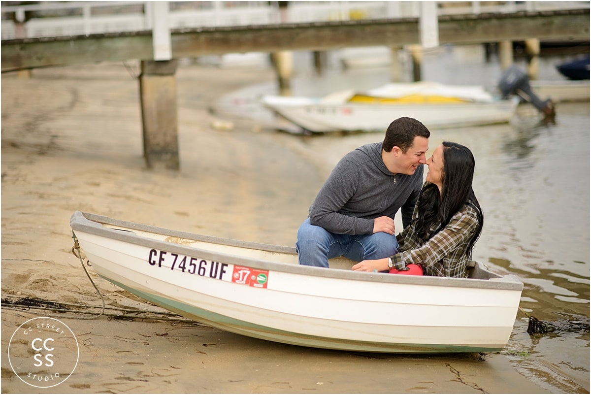 engagement-photos-on-a-boat