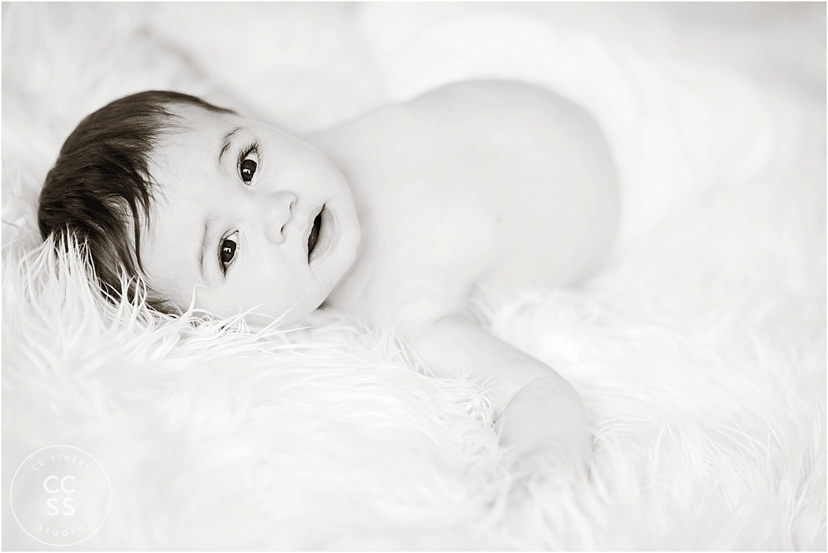 black-and-white-baby-photos